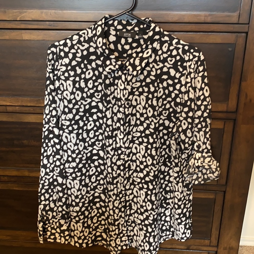Large Apt 9 Shirt- Great condition!